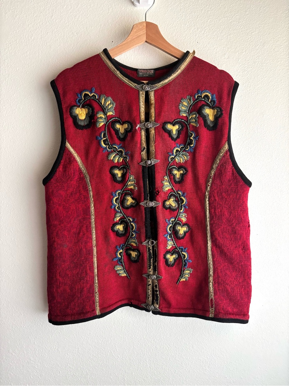 Vintage 80s Irene Haugland Zahl VRIKKE Norway 100% Wool Vest Clasps Distressed